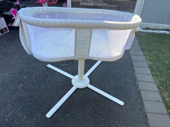 Bassinet - Like New
