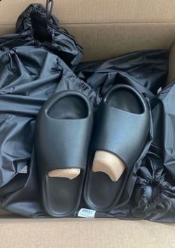 Yeezy Slide YS-01 DS Black
