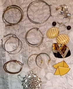Costume Jewelry Earrings All For $60.  Pick Up In Oak Cliff 
