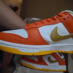 Nike Dunk University Gold 7.5 Mens 
