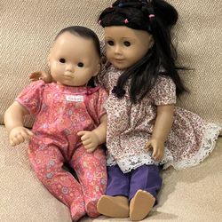 2 Authentic American Girl Dolls From NYC With Over 150+ Clothing And Accessory Pieces!