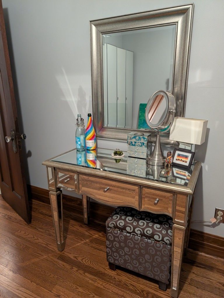 Mirrored Vanity (Wall Mirror Is Not Included)
