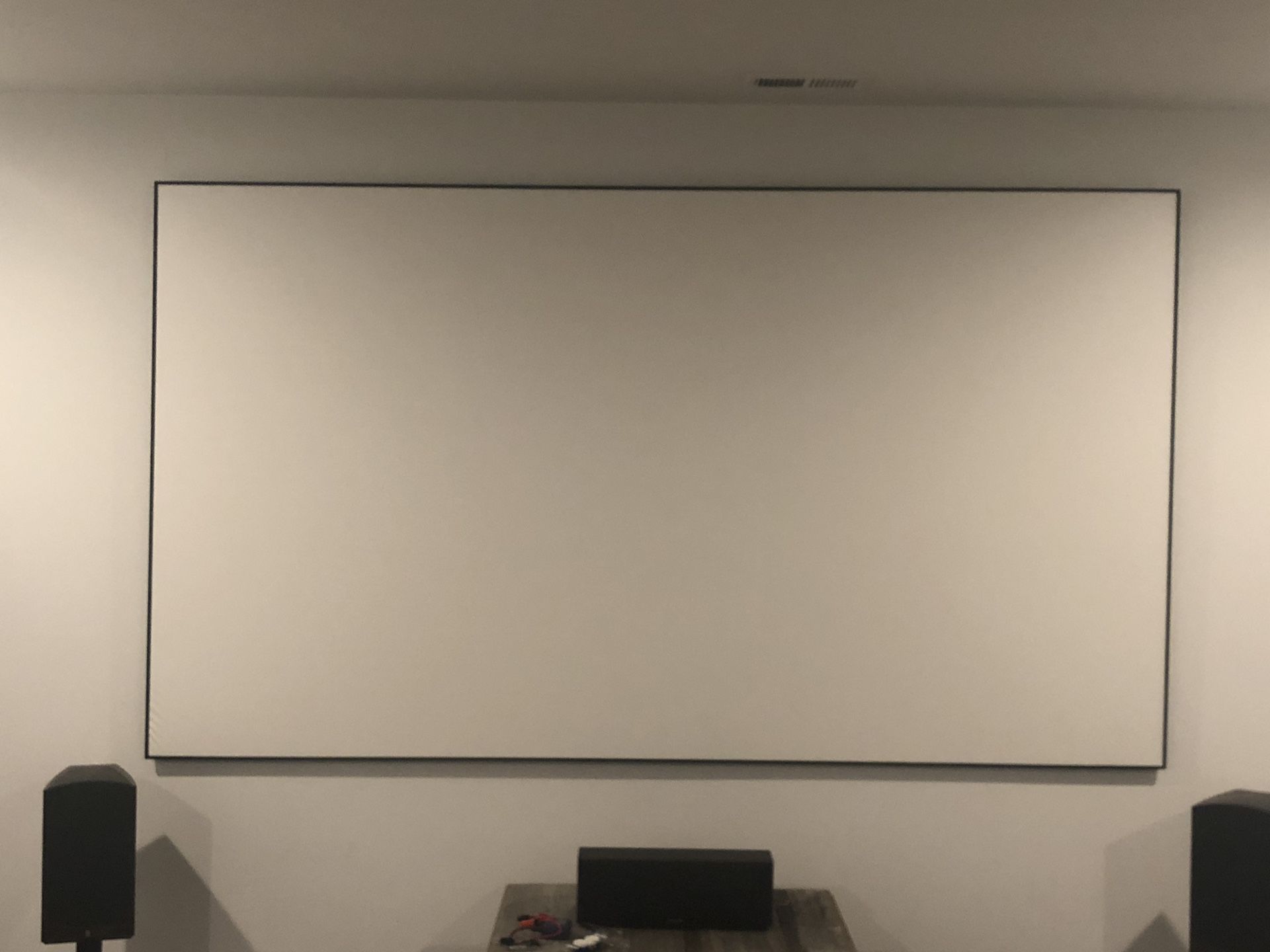 120’ diagonal thin-bezel fixed projection screen