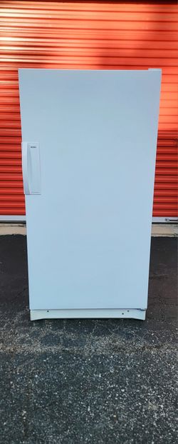 FREEZER 110V LIKE NEW 