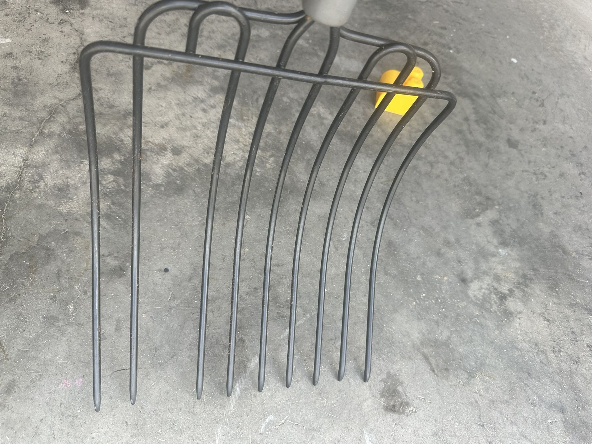 True Temper 1896000 10-Tine Manure Fork