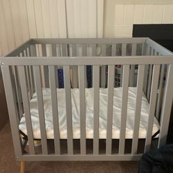 Baby Crib And Mattress 