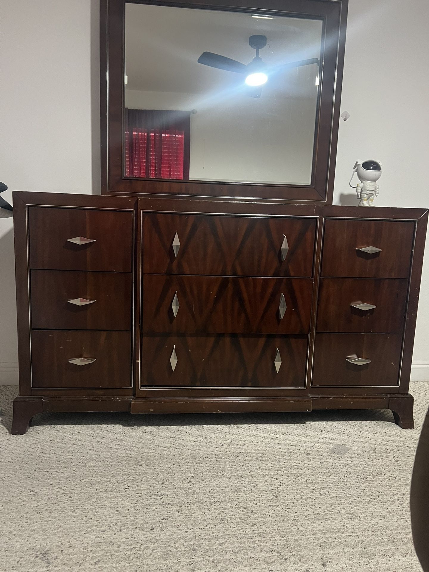 dressing table with 2 nightstands.