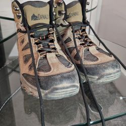 US Men's Size 7 Denali Over Ankle Support Hiking Boots.
