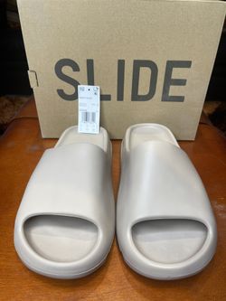 Yeezy Slides (Pure) 1st Release Retro 🔥🔥 Size 9m. DS 