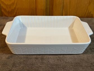 Winter Wonder Lane White Ceramic 4.5Qt Casserole Baking Dish