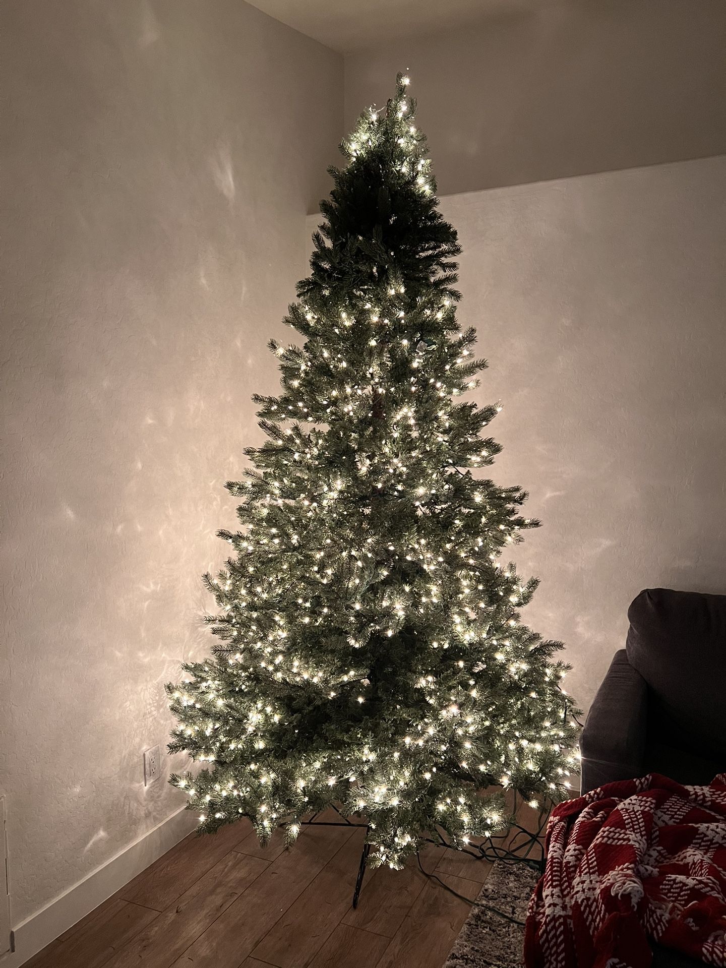 Kirkland 9ft Pre-lit Christmas Tree - Costco
