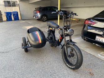 Electric bike, with sid￼e car come with two keys and charger