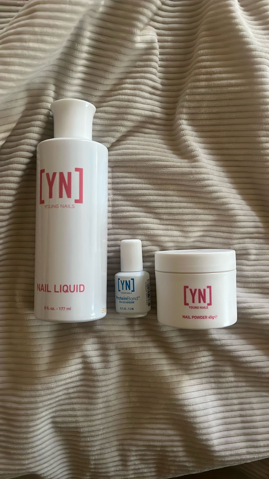 Acrylic nail liquid, powder, bond
