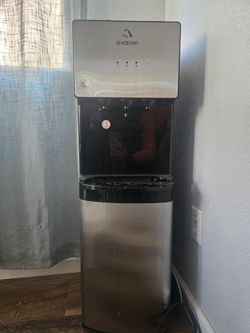 Avalon bottom loading dispenser