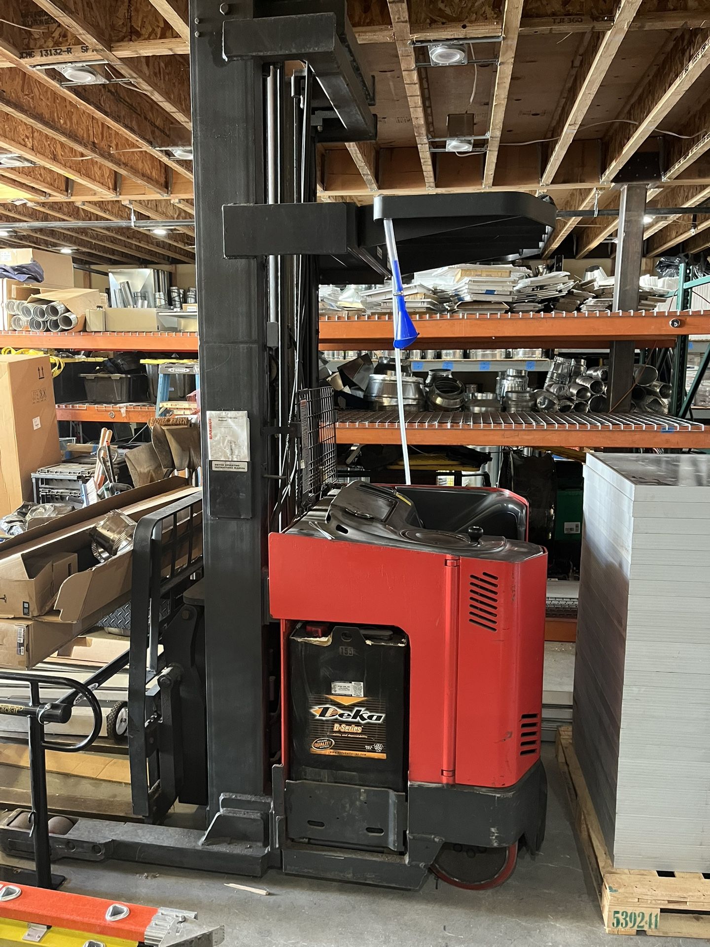 Forklift-Stand-Up / Reach
