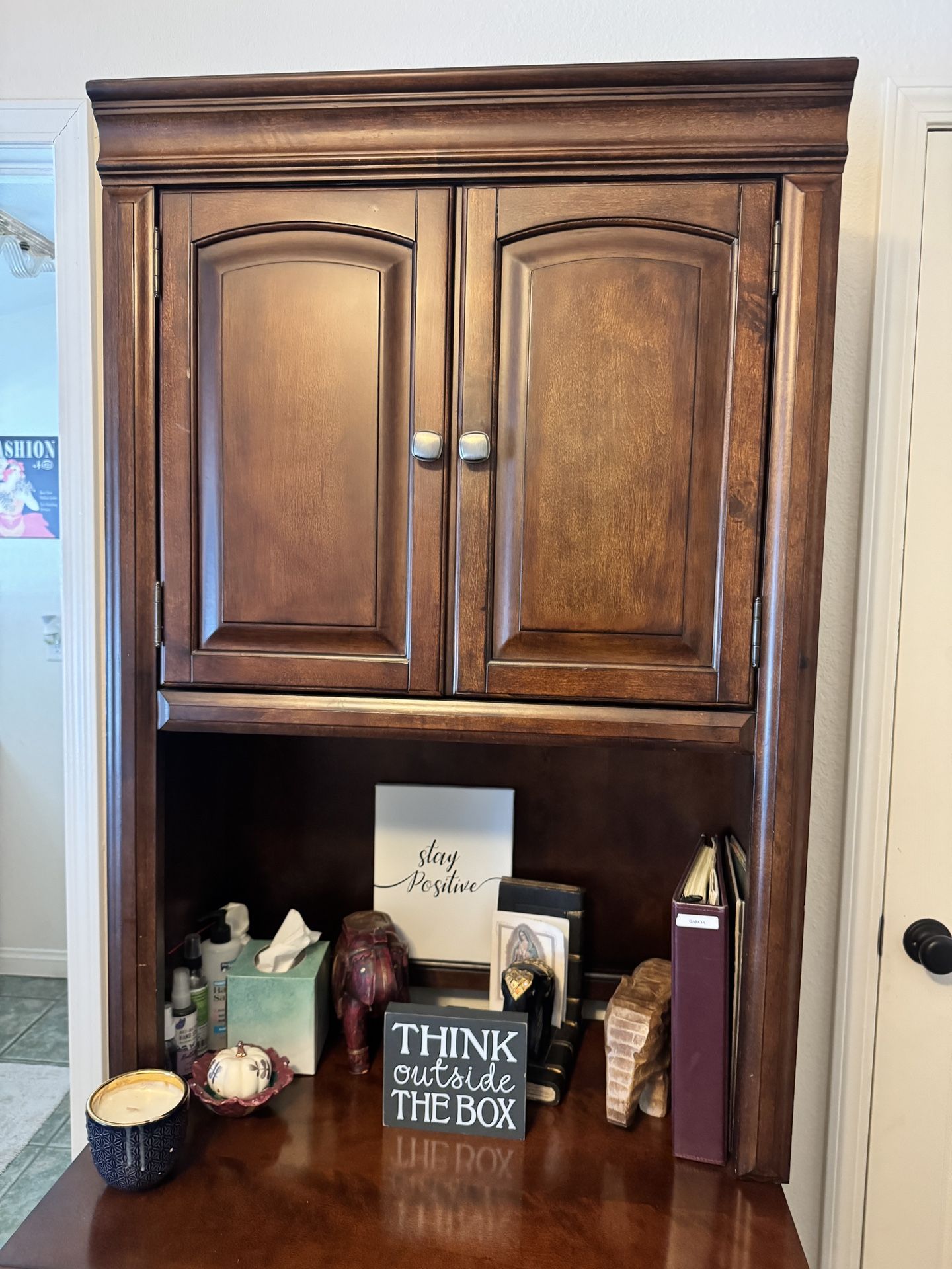 Beautiful Desk with Hutch