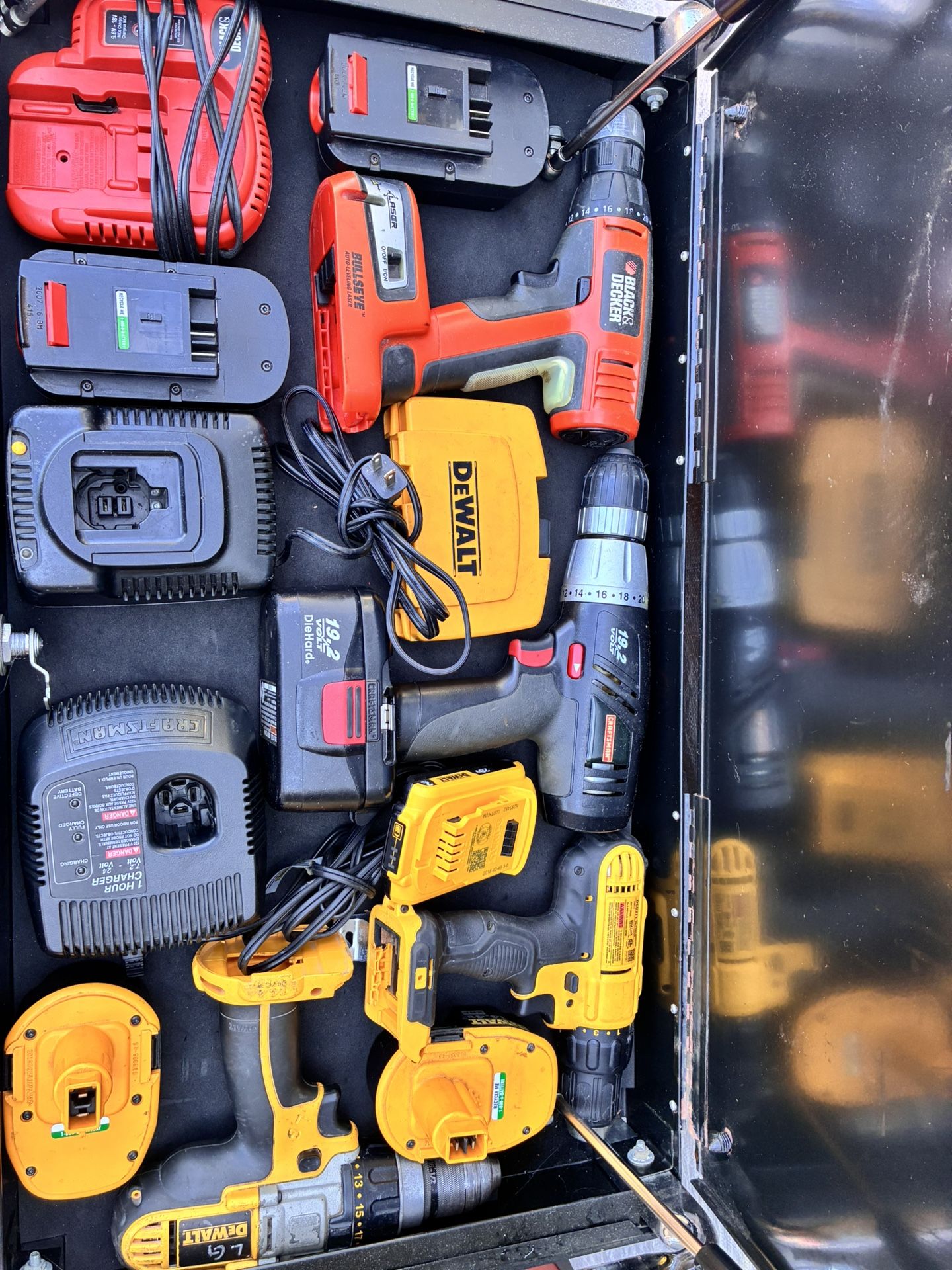 Drills, batteries, and chargers DeWalt craftsman’s Black & Decker