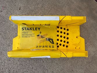 Clamping miter box