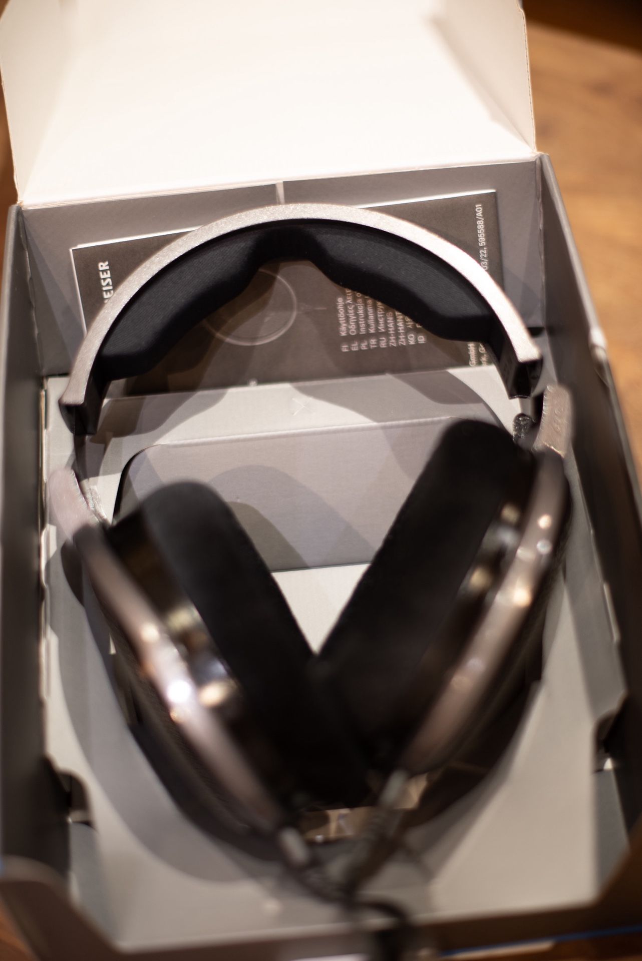 Sennheiser Consumer Audio HD 650 - Audiophile Hi-Res Open Back Dynamic Headphone, Titan