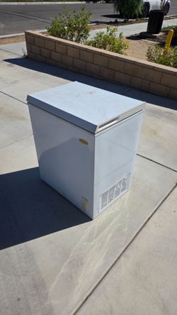 White Holiday Deep Freezer Chest 5.0 cu ft