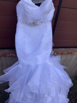 Wedding dress Brand New Never used size 2