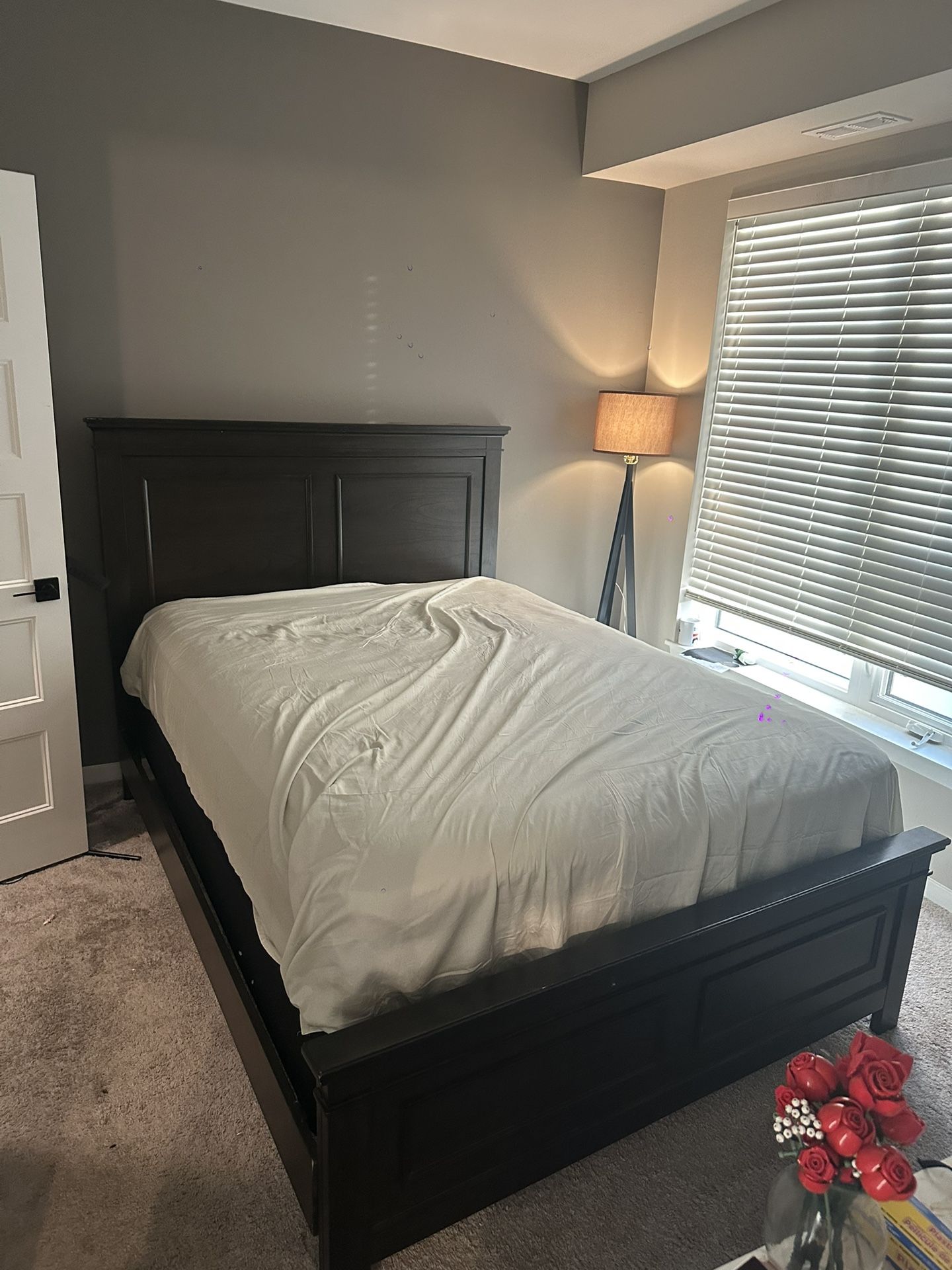 Queen Bed Wood frame And Mattress