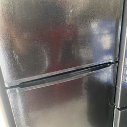 Refrigerator Admiral 