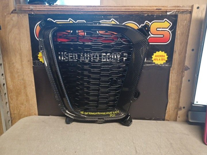 18 20 Range Rover Sport RH Front Bumper Grille OEM. Fiber Carbono