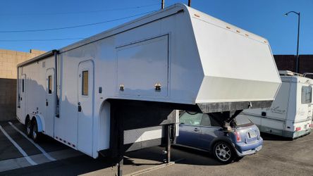 Mobile sports media trailer. 