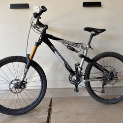 Jamis Dakar Comp (2004) + shoes + shock pump