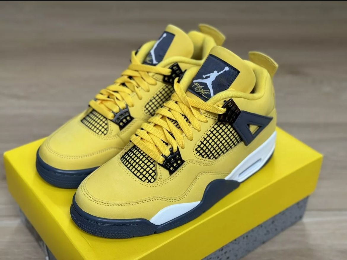 Air Jordan 4 retro Lighting ✅(brand New)