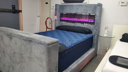 Queen bed with TV lift