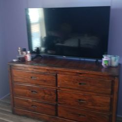 6 Drawers Wood Dresser 