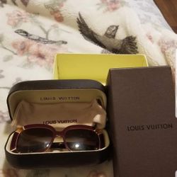 Louis Vuitton shades Like new Case clock and Box included
