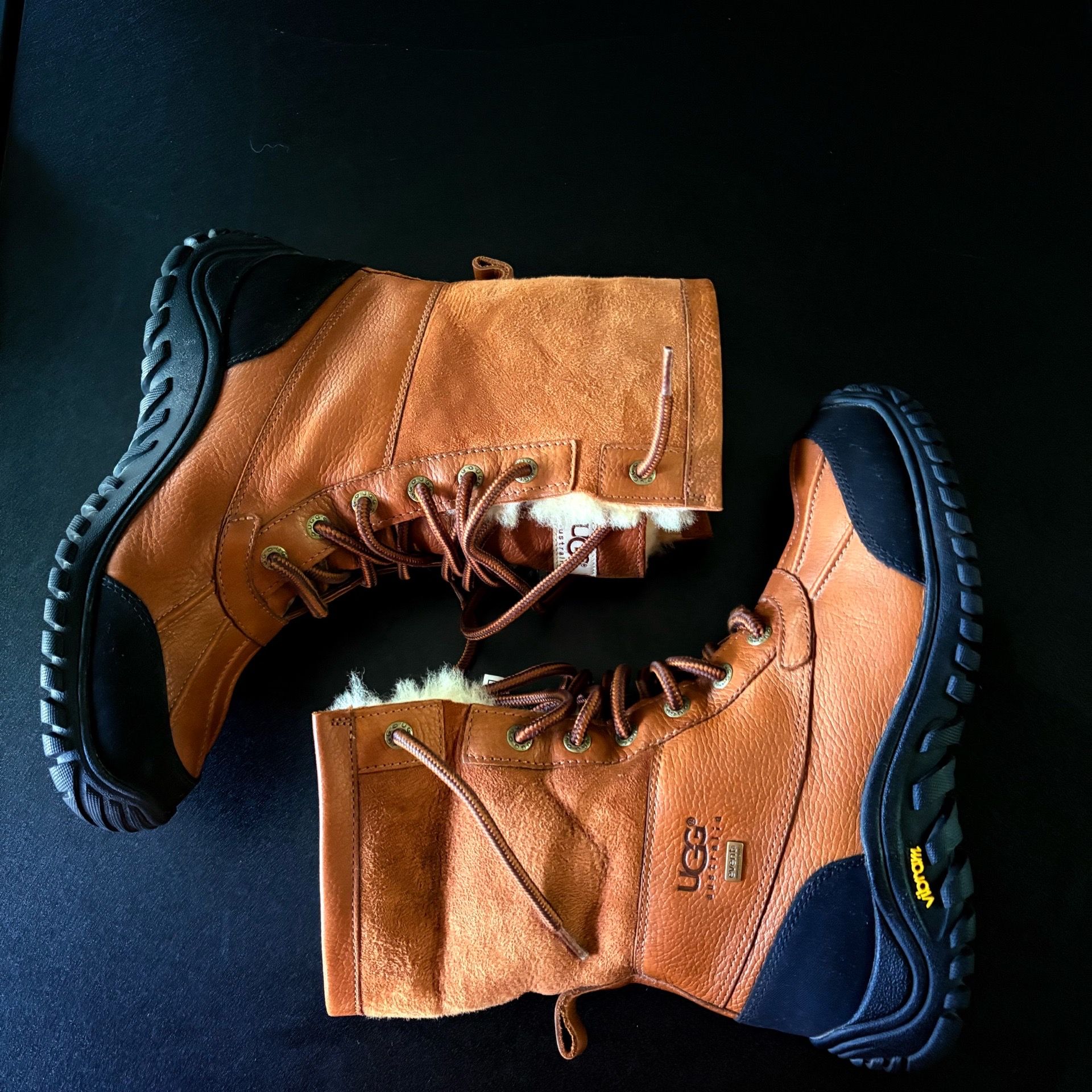 Ugg Adirondack snow Boots leather lambs wool ski boots winter size 9 chestnut