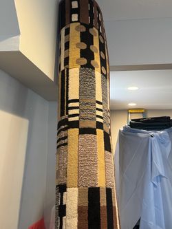 Geometric pattern rug, 8’ x 12’