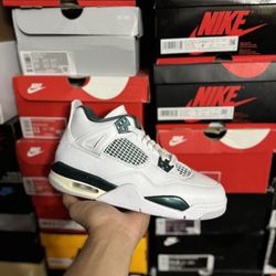 DS Jordan Oxidized Green 4s size 7Y