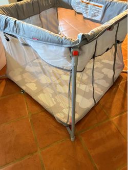 Skip hop expandable play pen