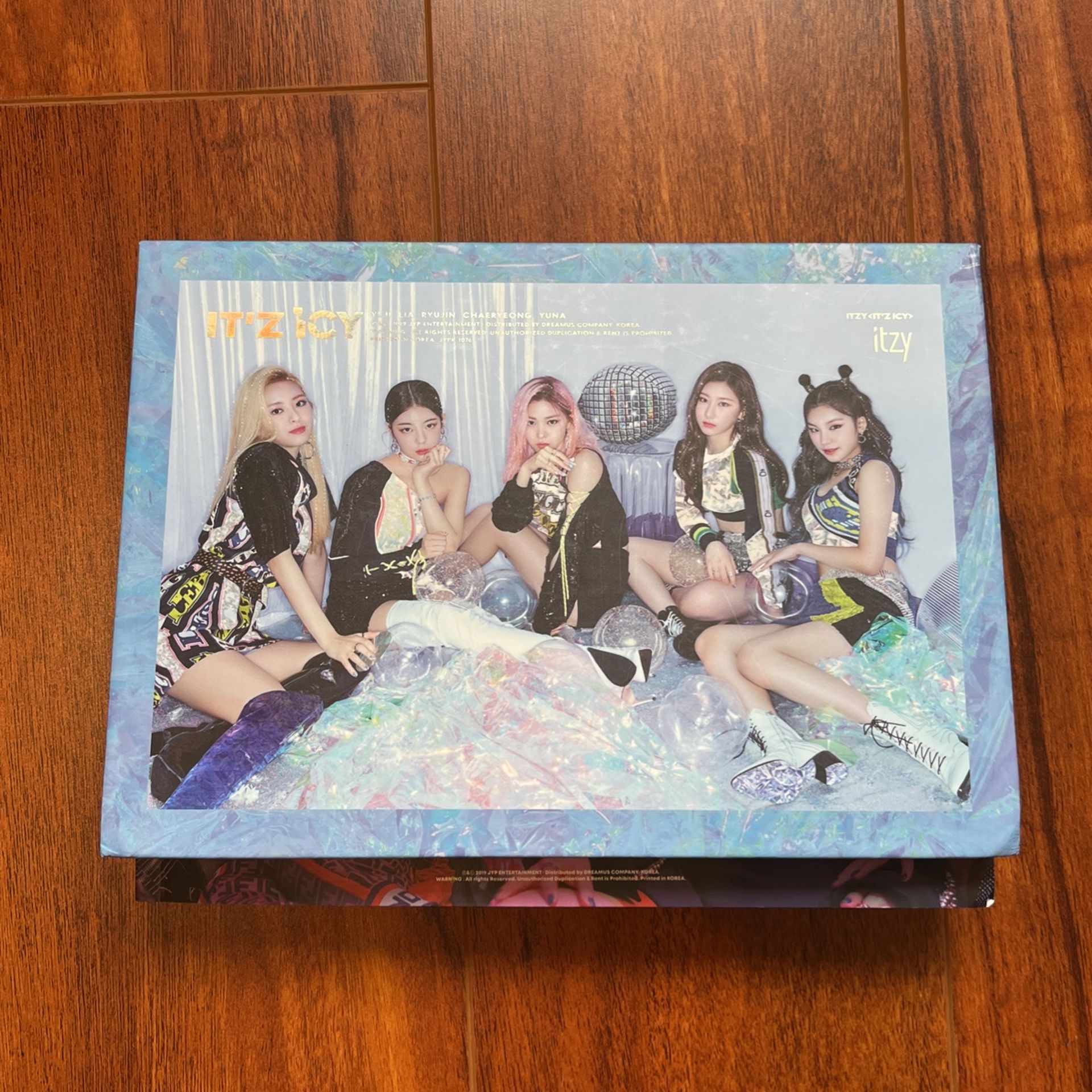 ITZY It’z Icy Album + It’z Different Booklet
