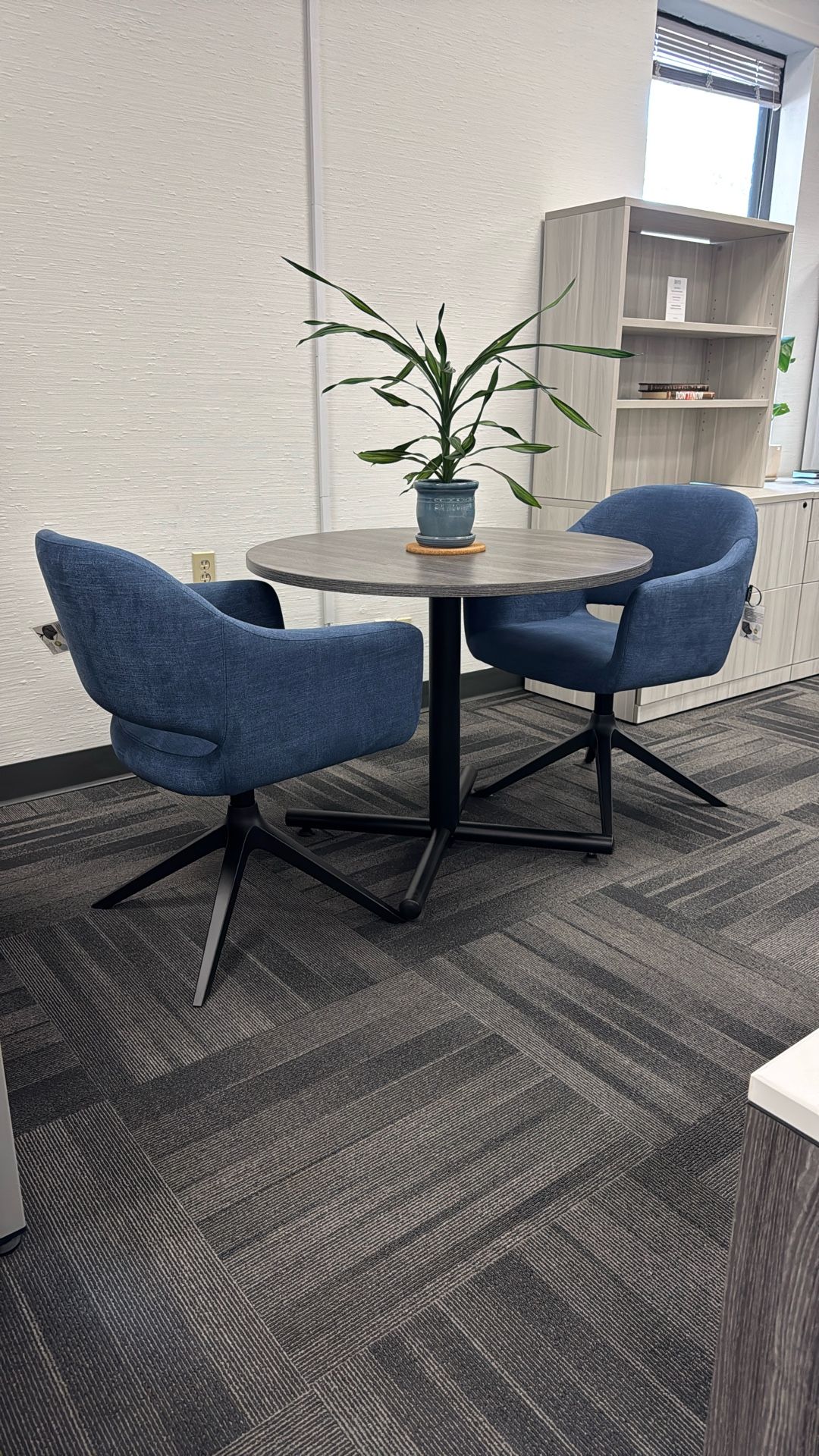 Konfurb Saron Executive Office Lounge Chair