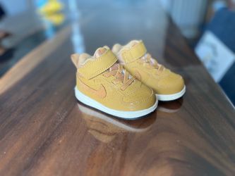 Nike Court Borough Mid 2 Toddler High-Top Sneakers Mustard Gold - Size 4C