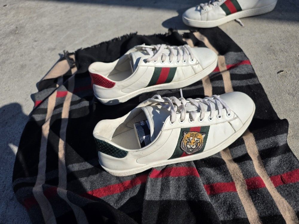 Authentic Gucci Ace Tiger Size 9 White Sneakers