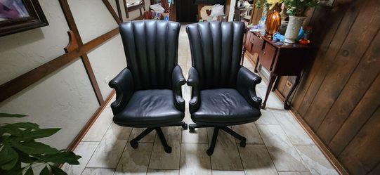 Hancock & Moore Bradford Channel-Back Swivel-Tilt Executive Chair (Model 9572ST). (1.3k each)
