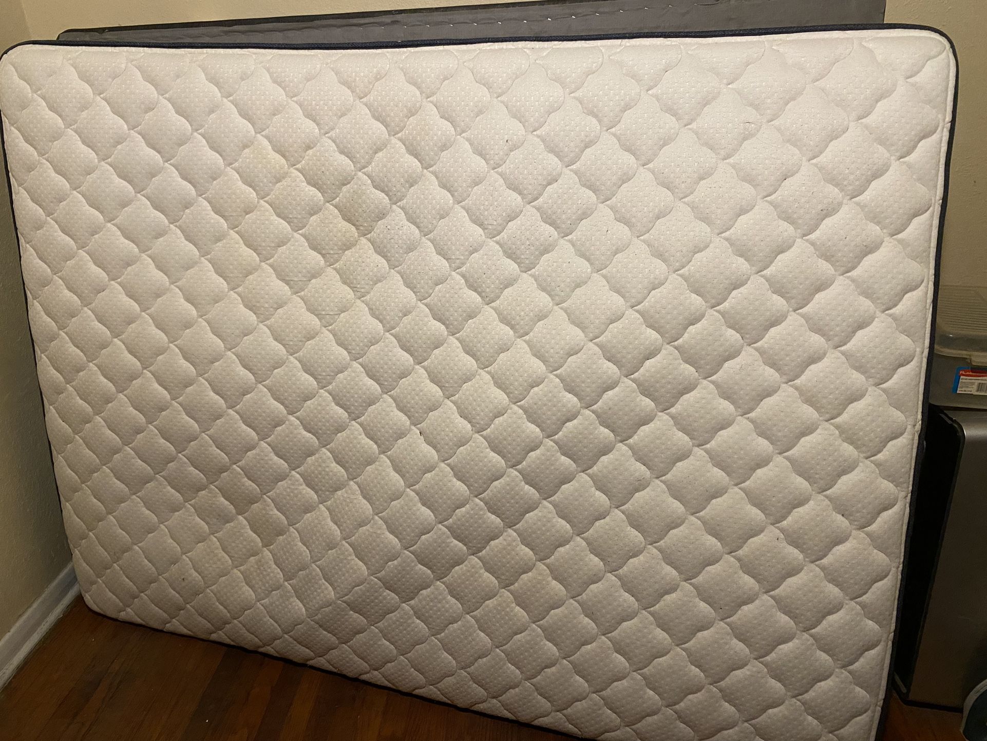 Serta Sleep Queen Mattress From Costco With Box Spring for Sale in San