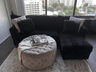 White Centerpiece Chest Ottoman