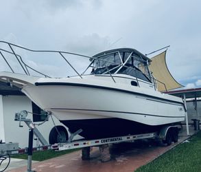 2001 Boston Whaler Conquest26