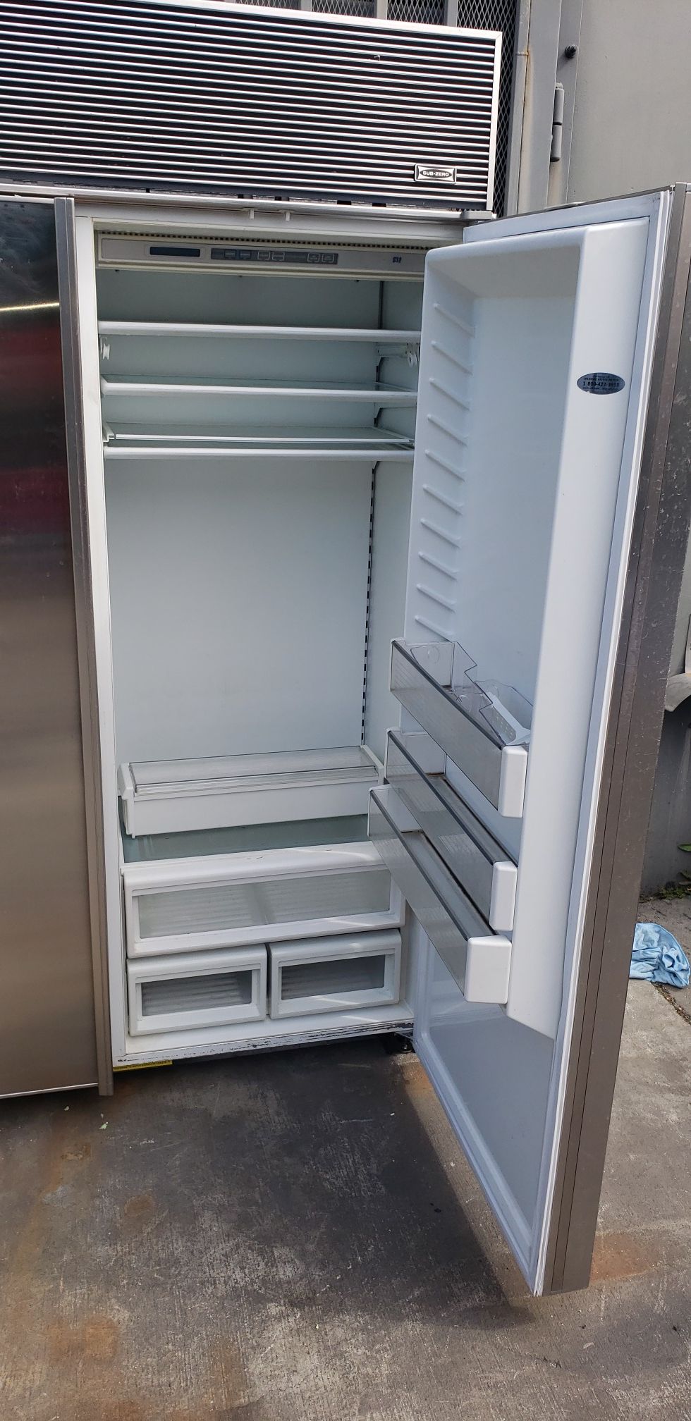 SubZero Subzero model 632 48" 30 cubic feet Refrigerator Freezer