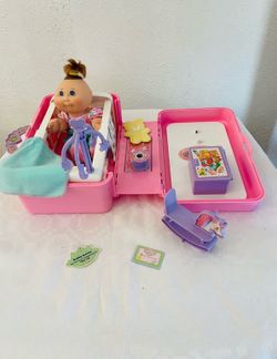 Vintage Cabbage Patch Kids Love 'N Go Baby & Nursery Playset Doll