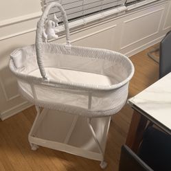 Infant Bassinet on Wheels 