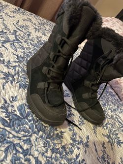 Colombia snow boots size 6.5